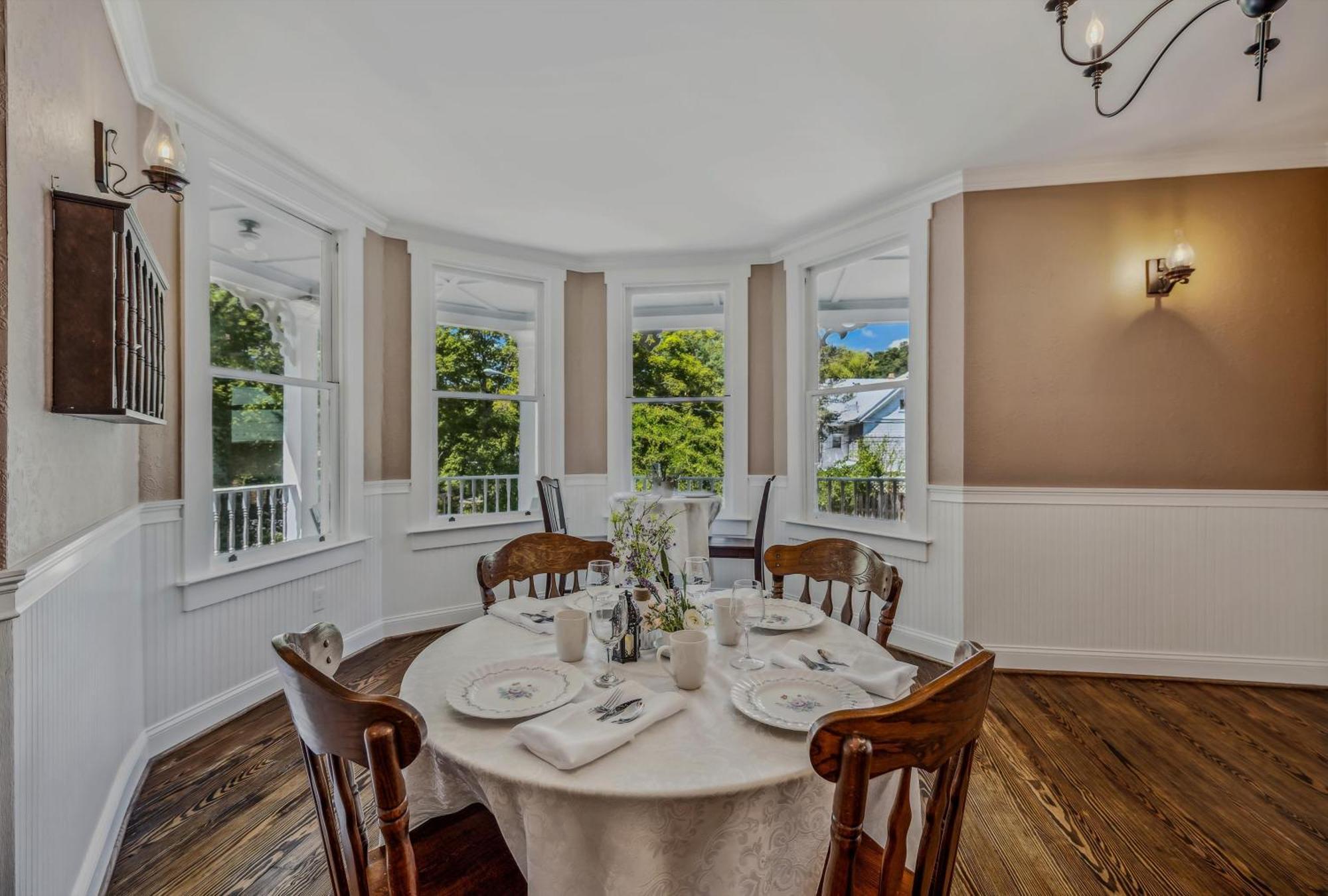 The Grand Castalian Inn Bed And Breakfast Berkeley Springs Exterior foto
